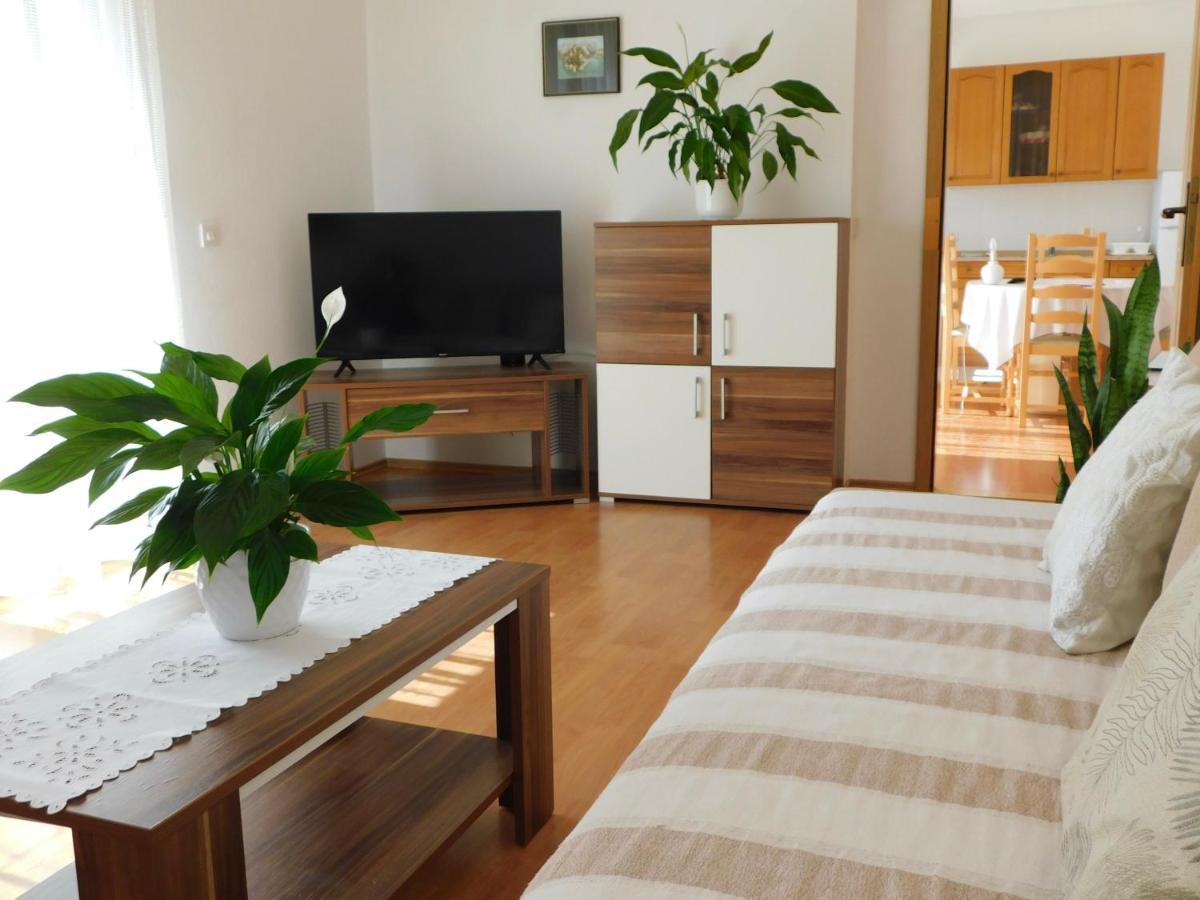 Apartmani Salus Pag Town Exterior photo