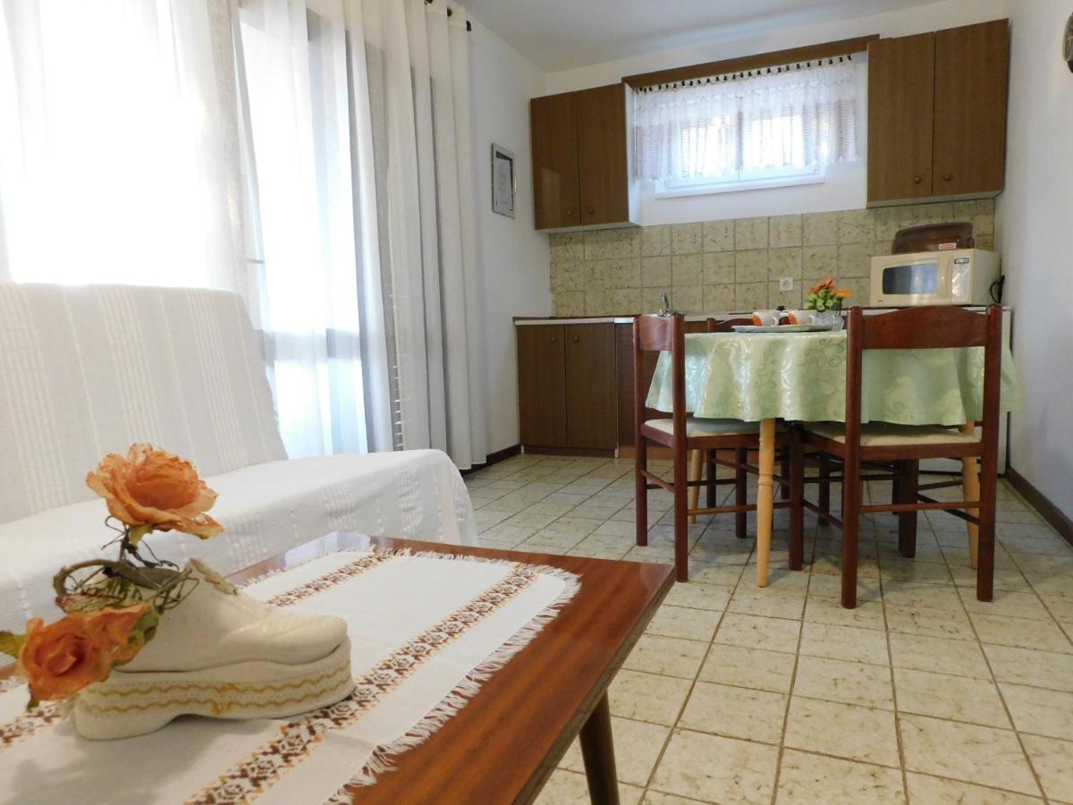 Apartmani Salus Pag Town Exterior photo
