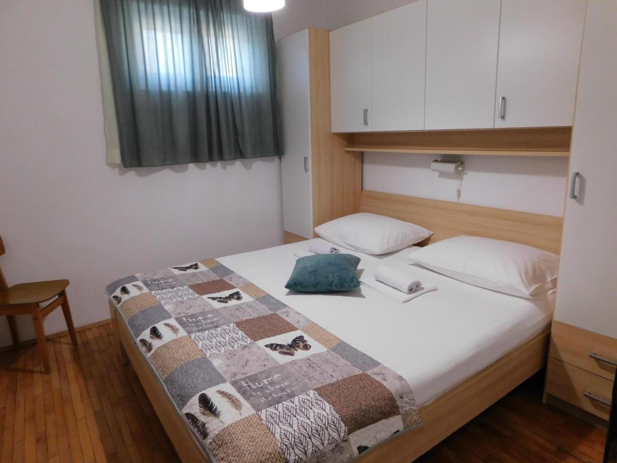 Apartmani Salus Pag Town Exterior photo