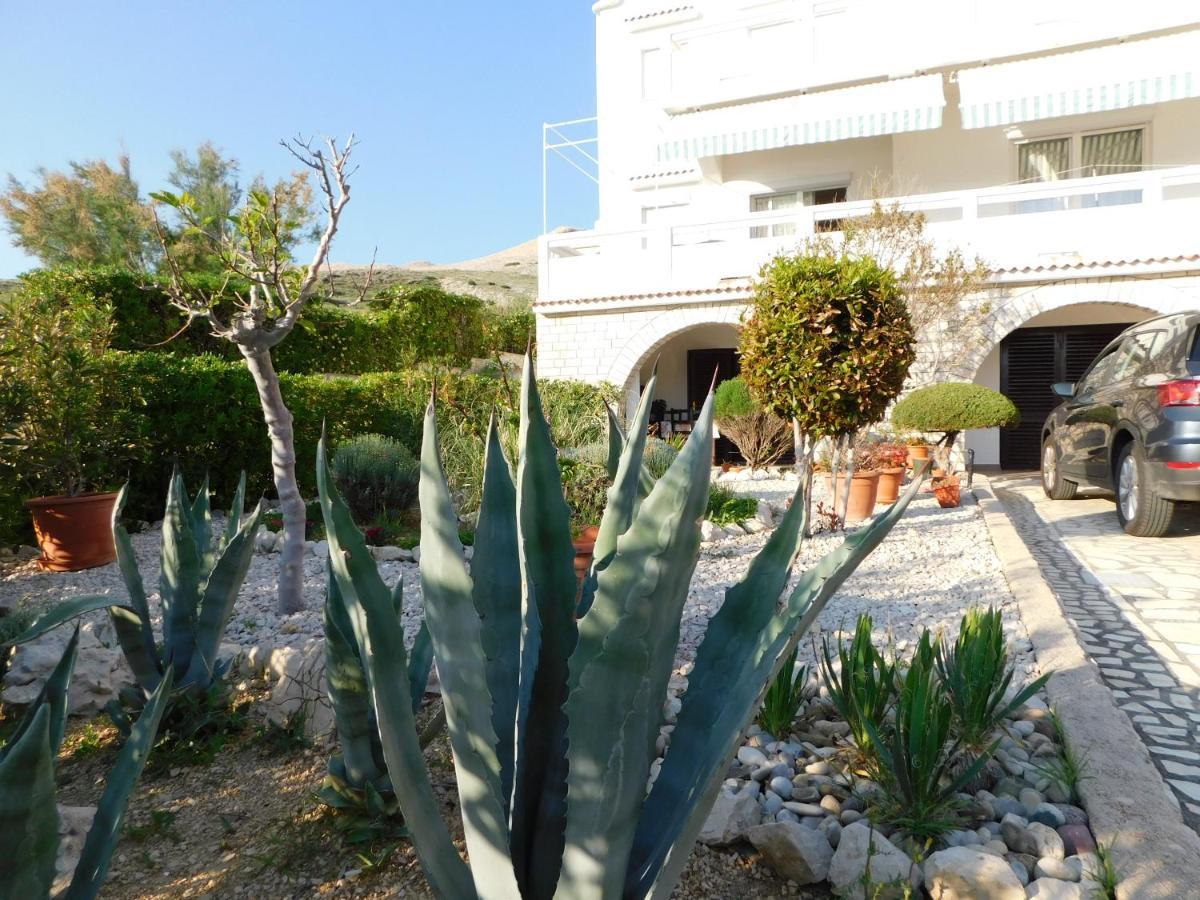 Apartmani Salus Pag Town Exterior photo