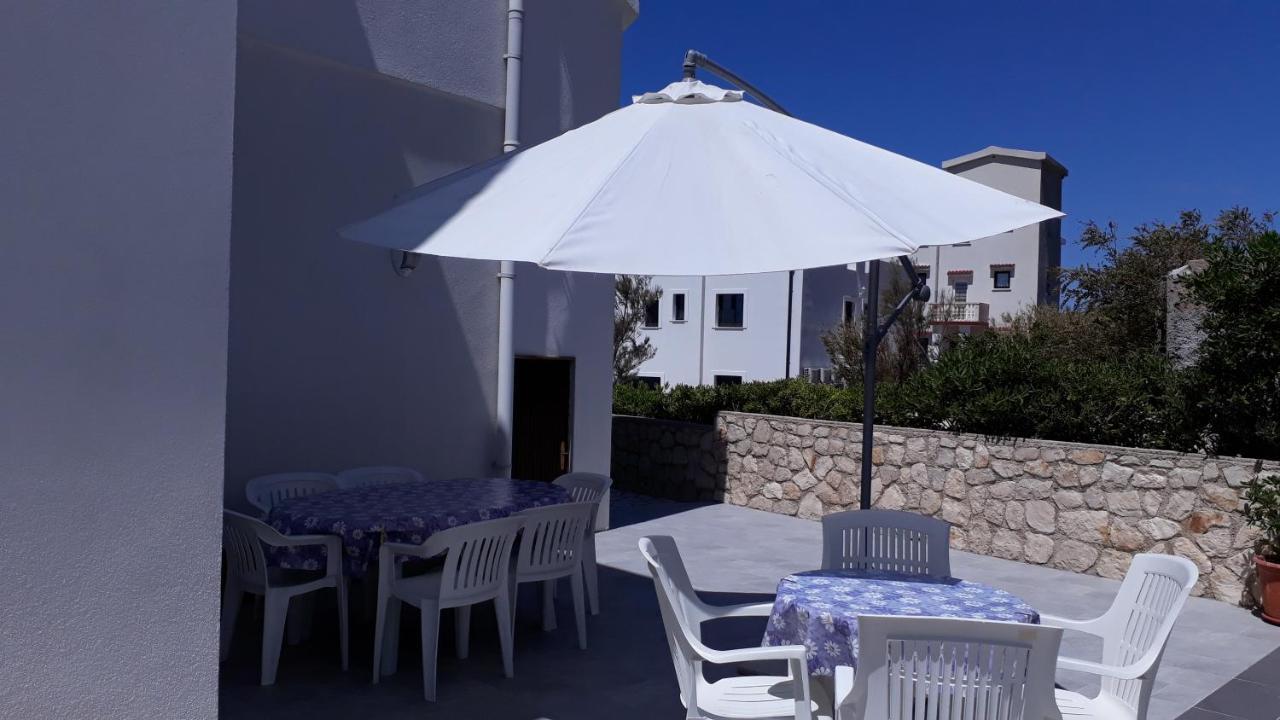 Apartmani Salus Pag Town Exterior photo