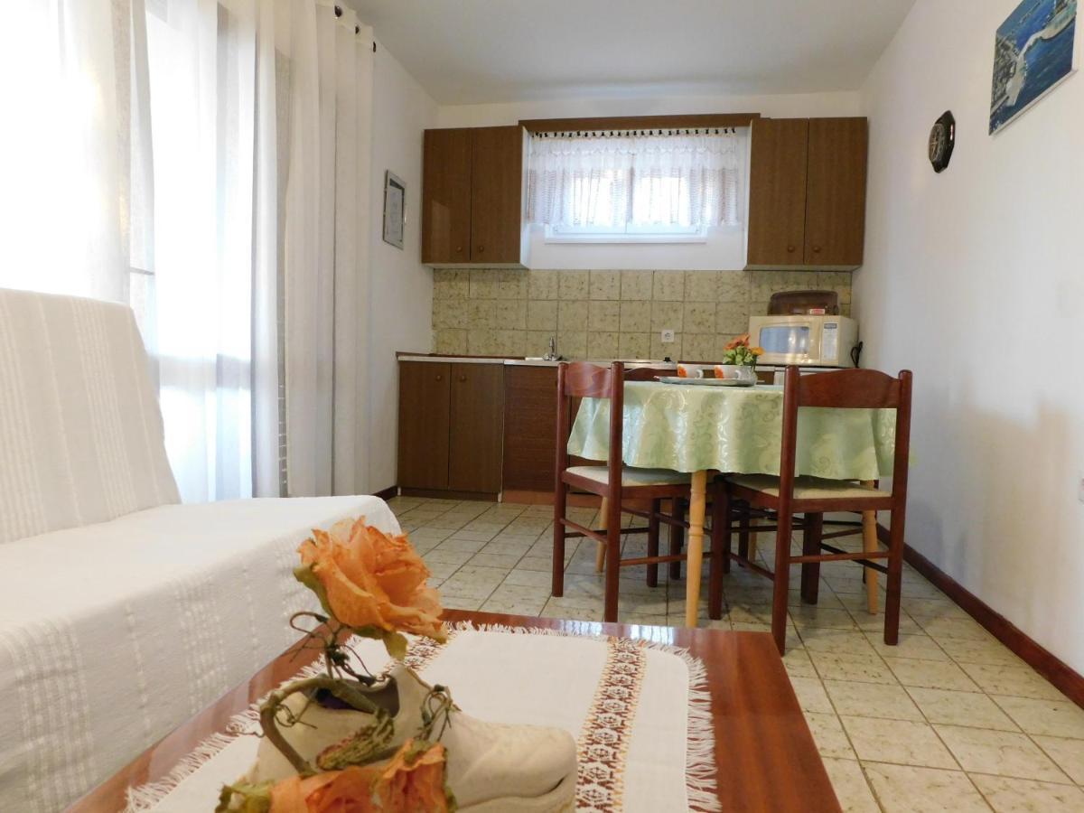 Apartmani Salus Pag Town Exterior photo