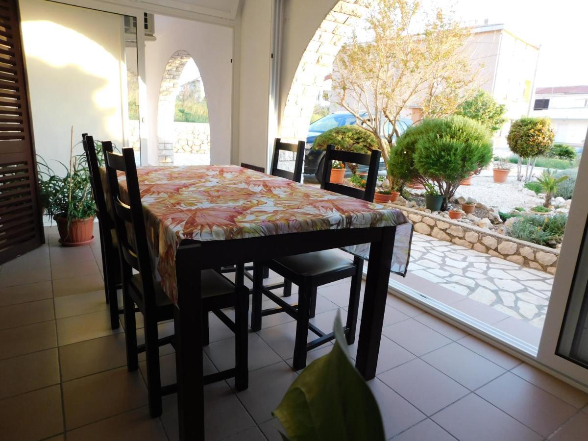 Apartmani Salus Pag Town Exterior photo