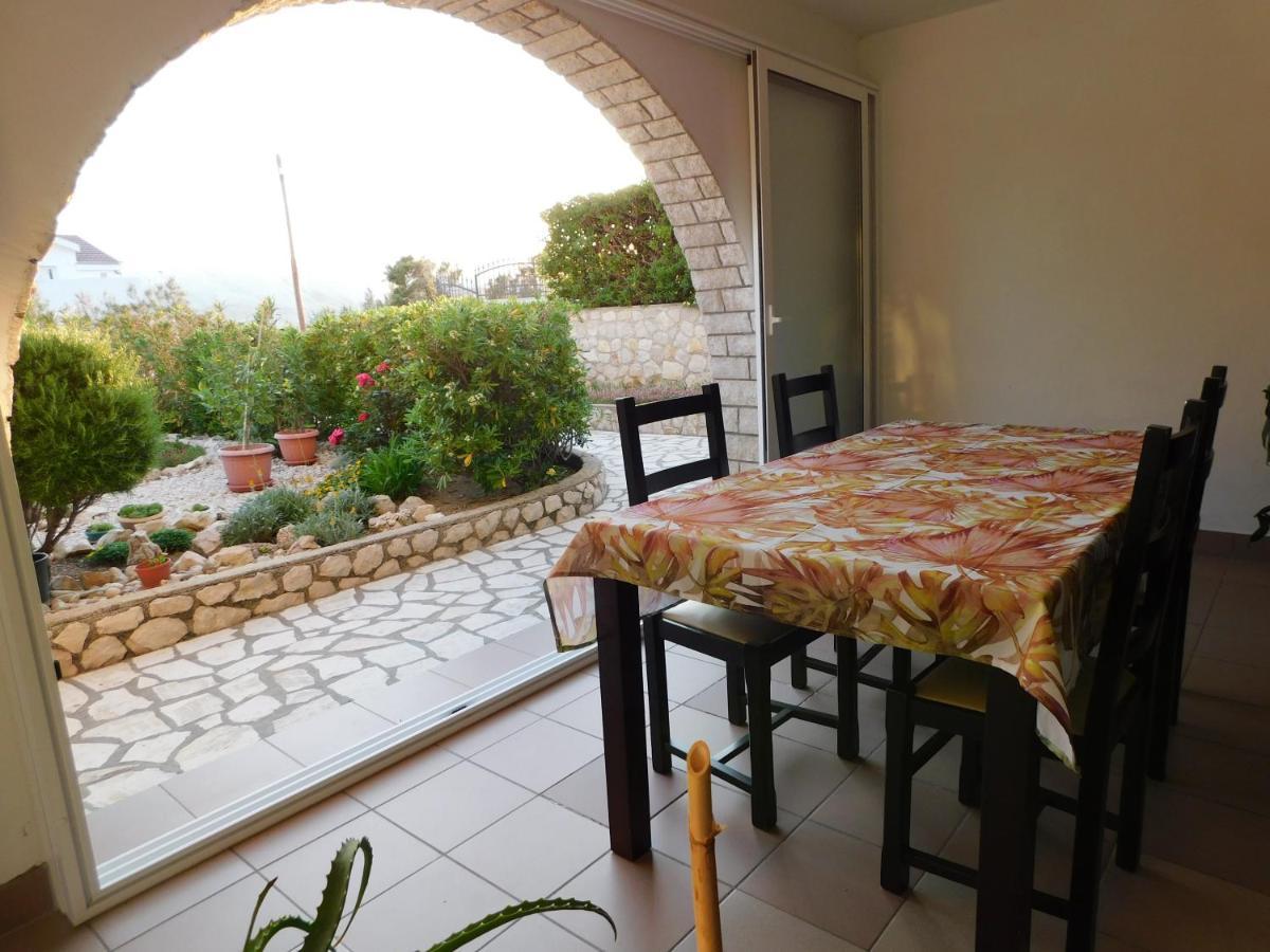 Apartmani Salus Pag Town Exterior photo